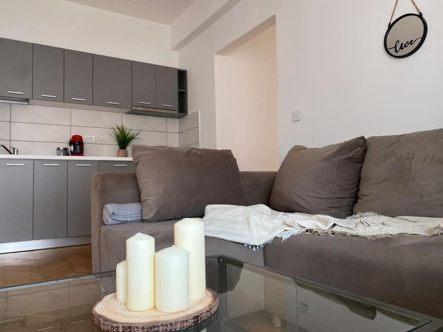 2 Bedroom Apartment With Terrace In City Center Bukarest Exterior foto