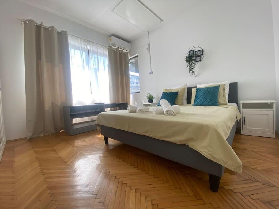 2 Bedroom Apartment With Terrace In City Center Bukarest Exterior foto